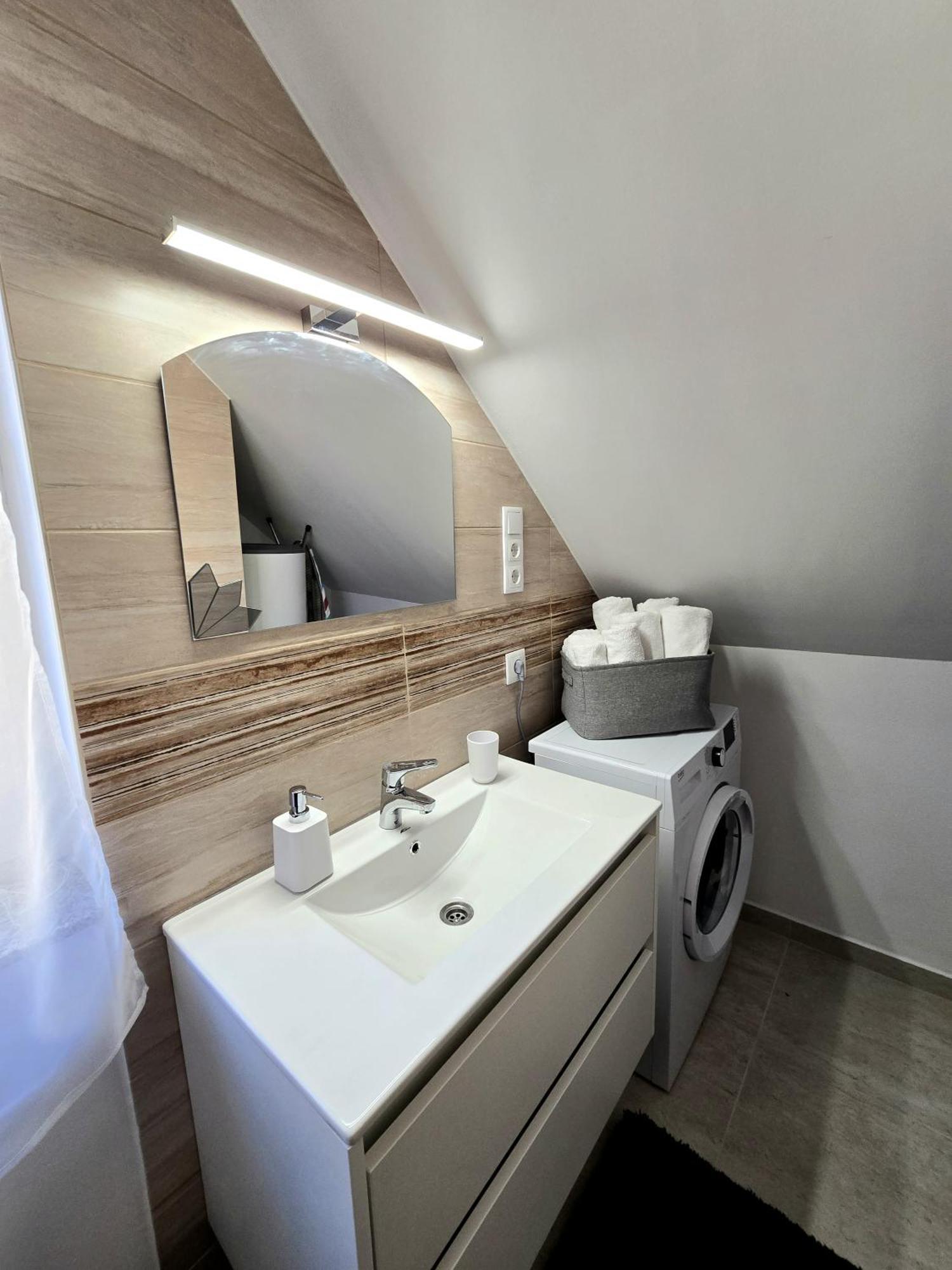 Lulu Apartman Sopron Exterior photo