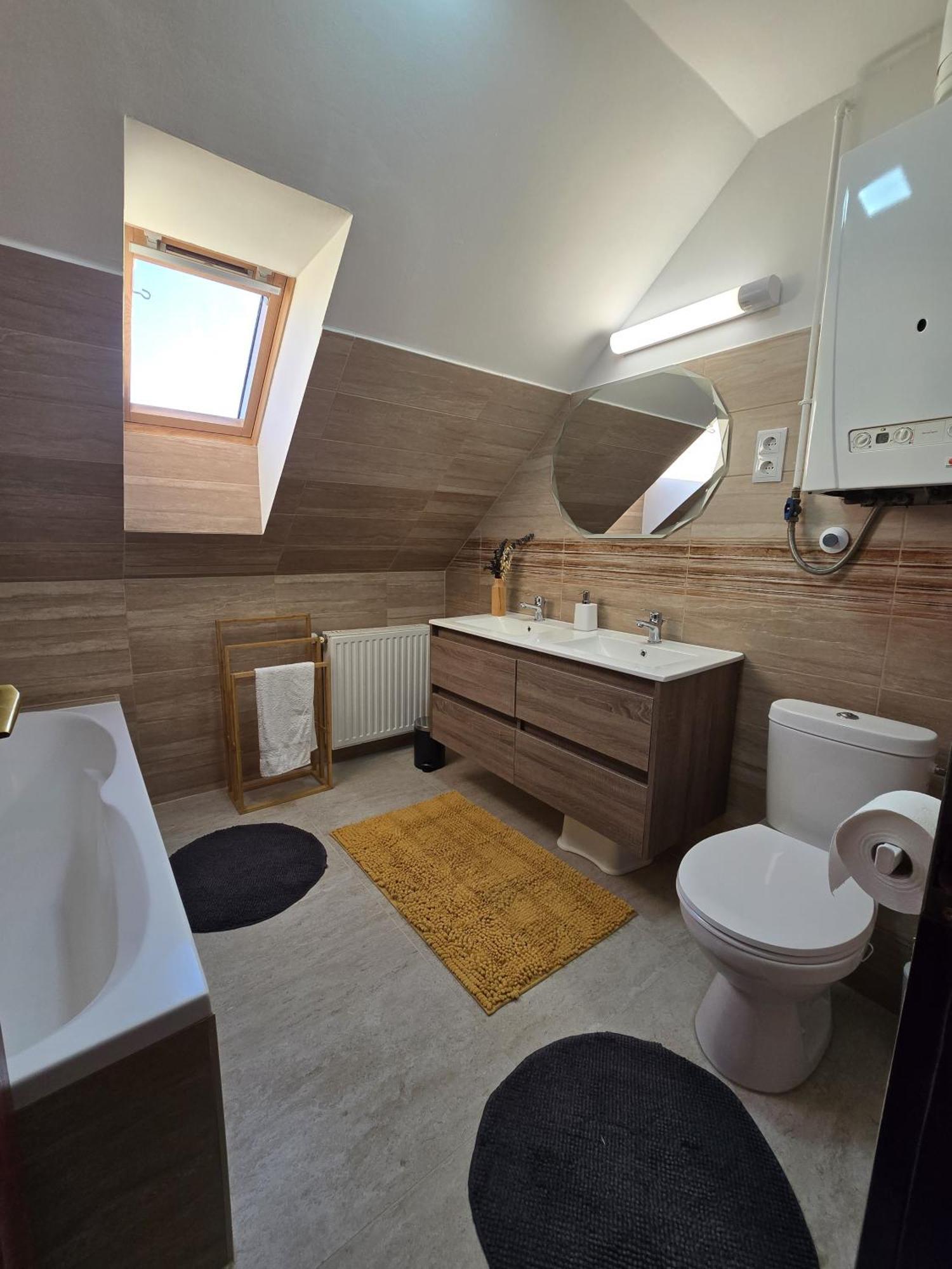 Lulu Apartman Sopron Exterior photo